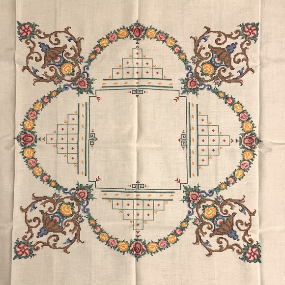 🌸 Vintage Hand-Embroidery Cross-Stitch Tablecloth from Poland - Picture 2 of 7